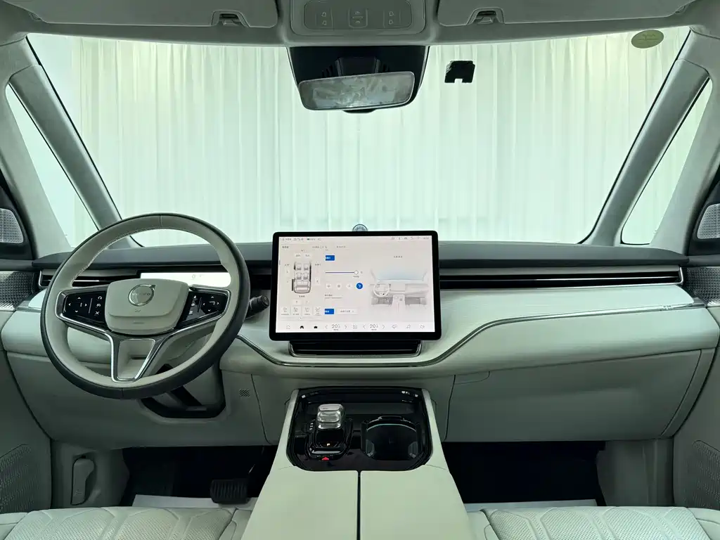 Volvo EM90 2025 Ultra Six-seat