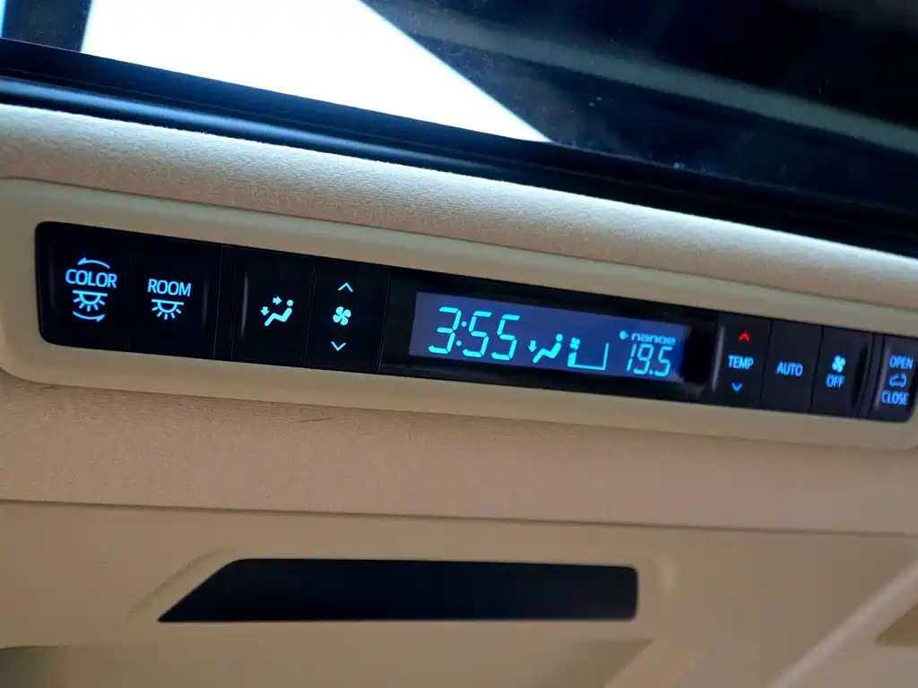 Alphard 2015 Luxury Edition