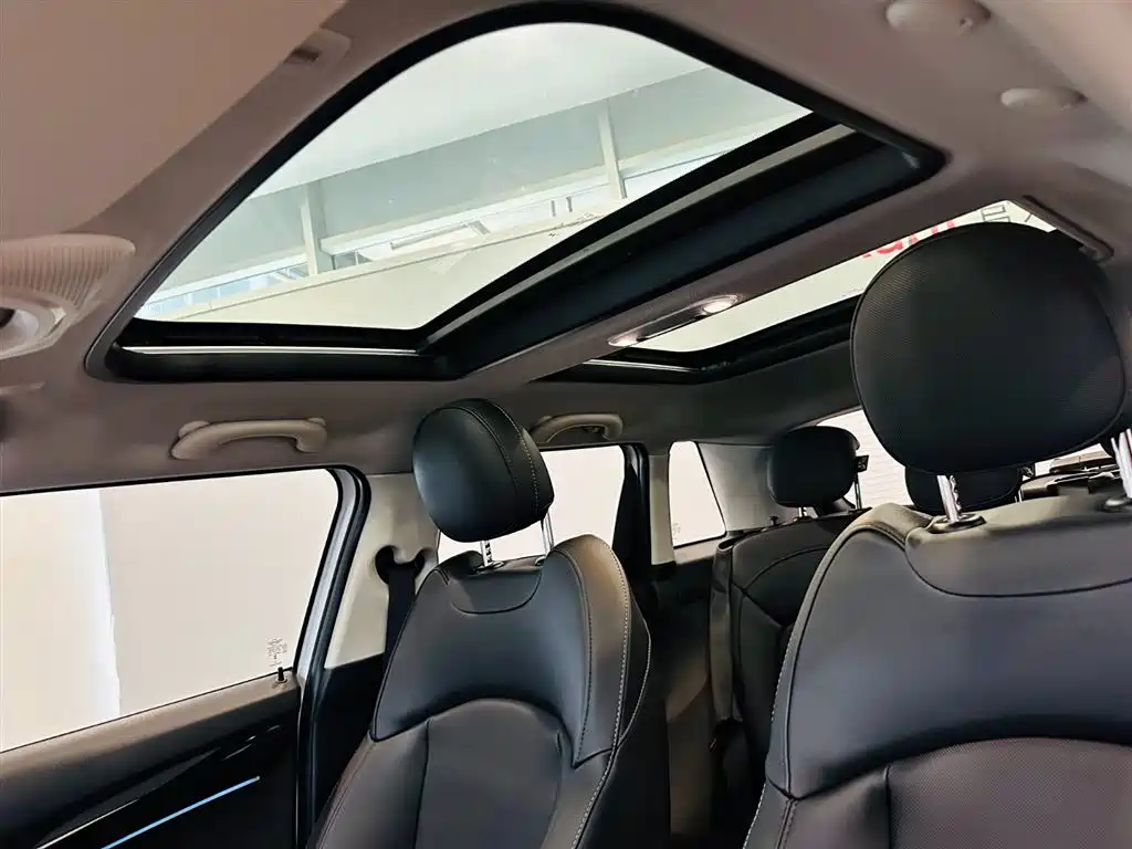 2023 MINI Cooper Artist 5-Door Edition