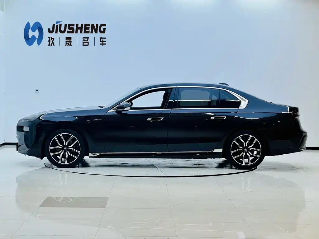 BMW 7 Series 2023 735Li M Sport Package