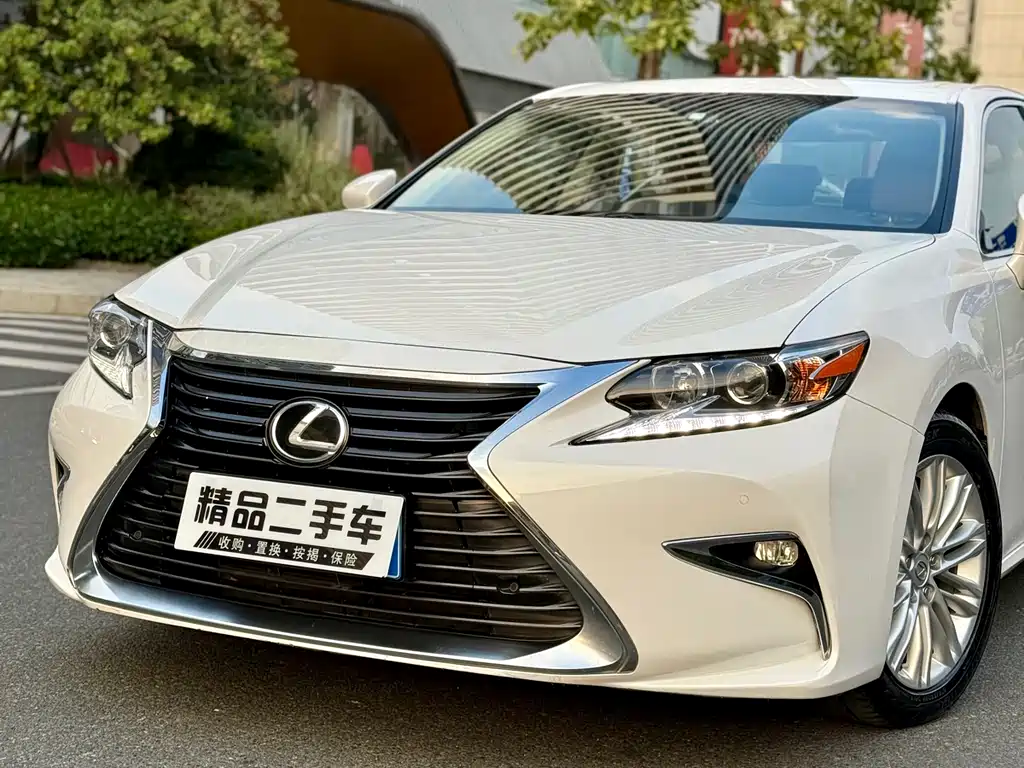 Lexus ES 200 Elite Edition 2015