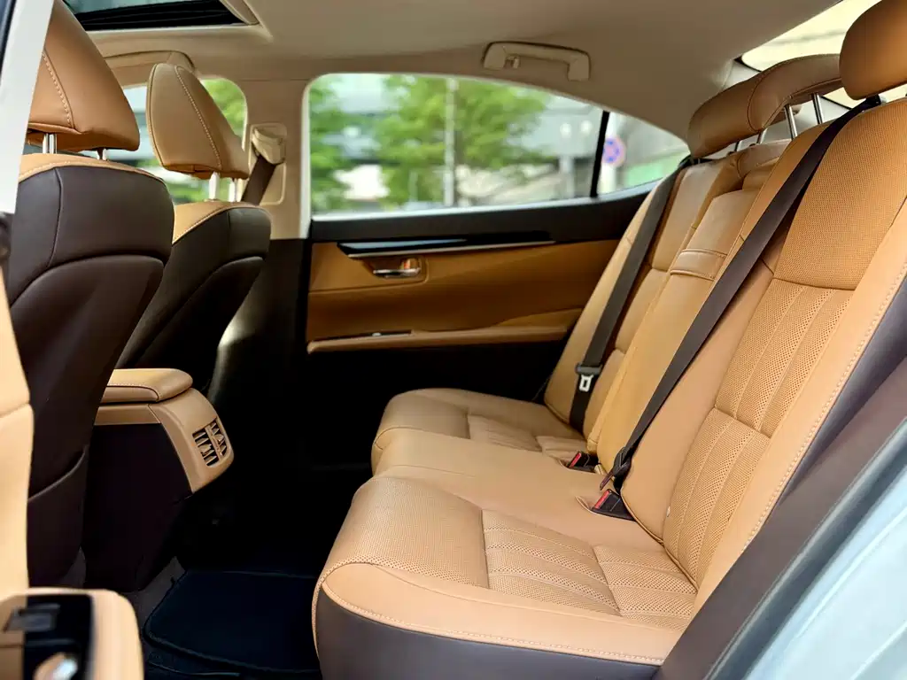 Lexus ES 200 Elite Edition 2015