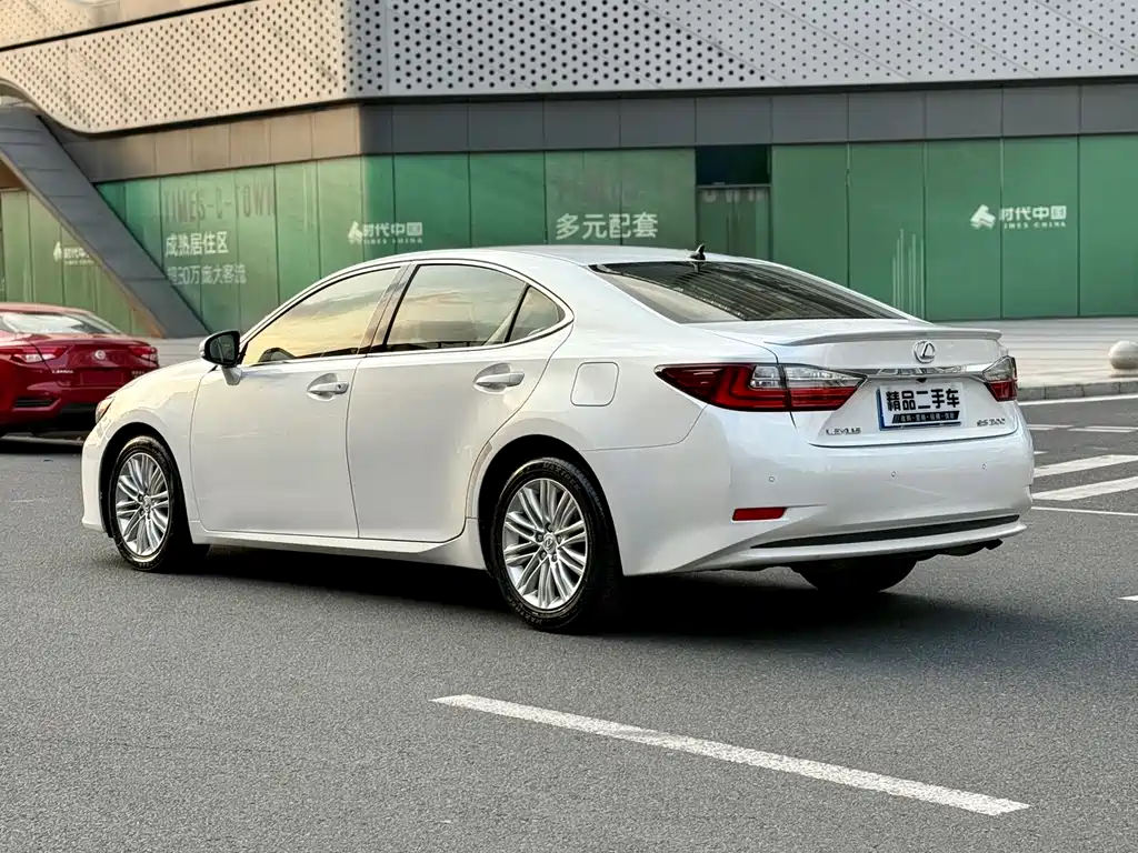 Lexus ES 200 Elite Edition 2015