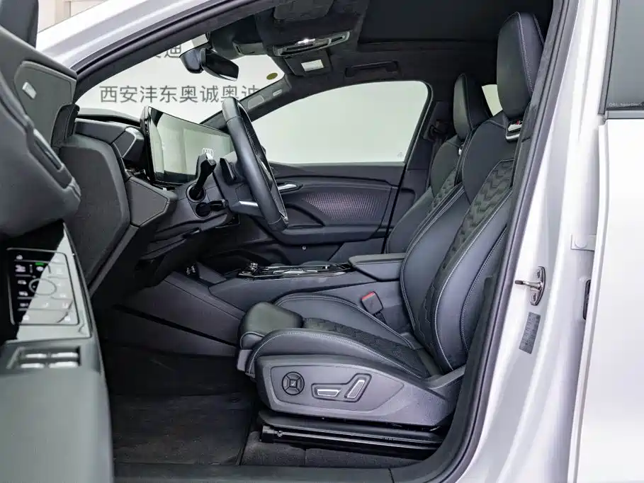 Audi Q6L Sportback e-tron 2026 First Edition Navigator Version