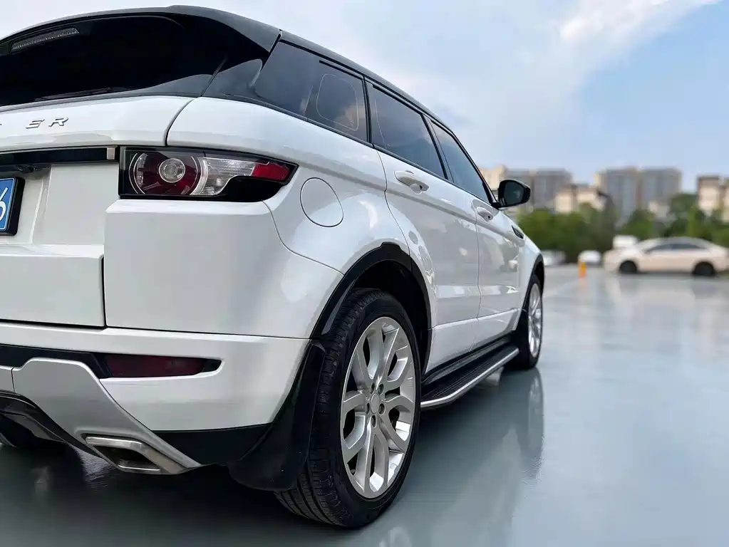 Range Rover Evoque (Import) 2015 Model 2.0T 5-Door Prestige Edition