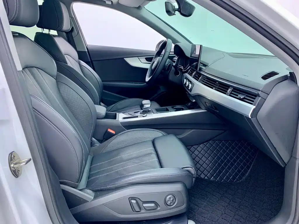Audi A4L 2023 40 TFSI Fashion Dynamic Edition