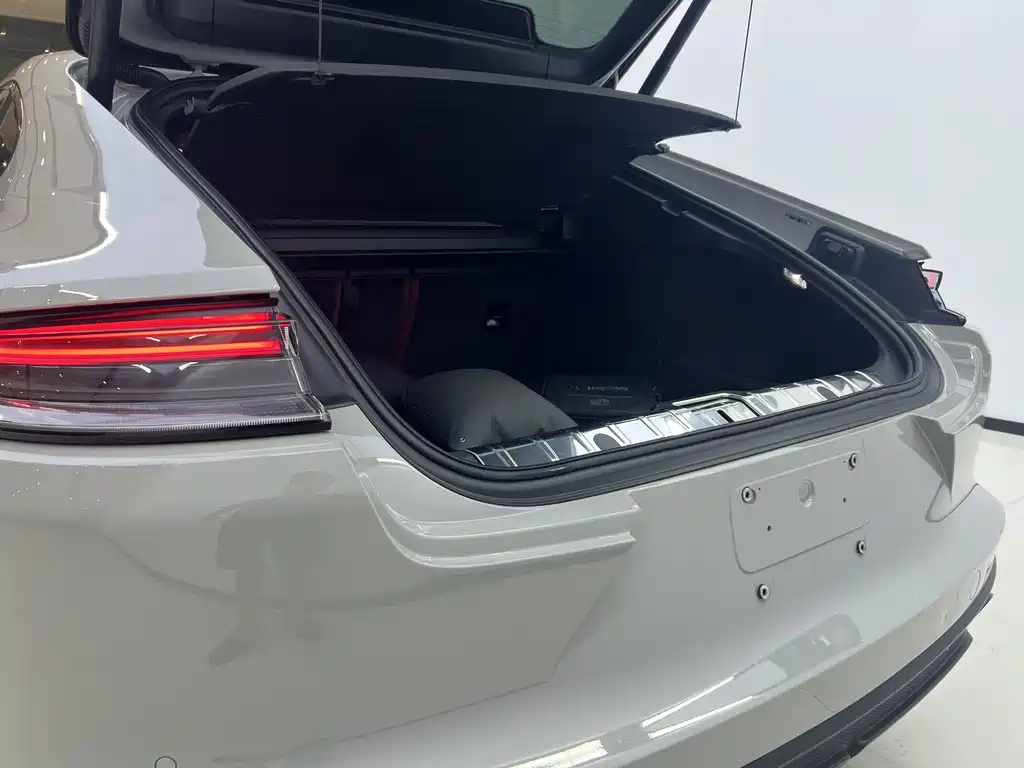 Panamera 2023 Facelift 4 Executive Long Platinum Edition 2.9T