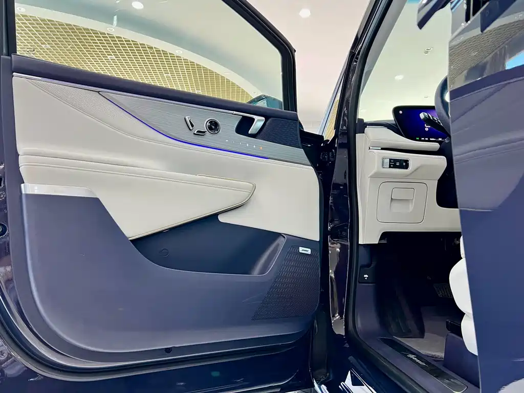 Buick GL8 New Energy 2026 Model LuZun Shexiang Version