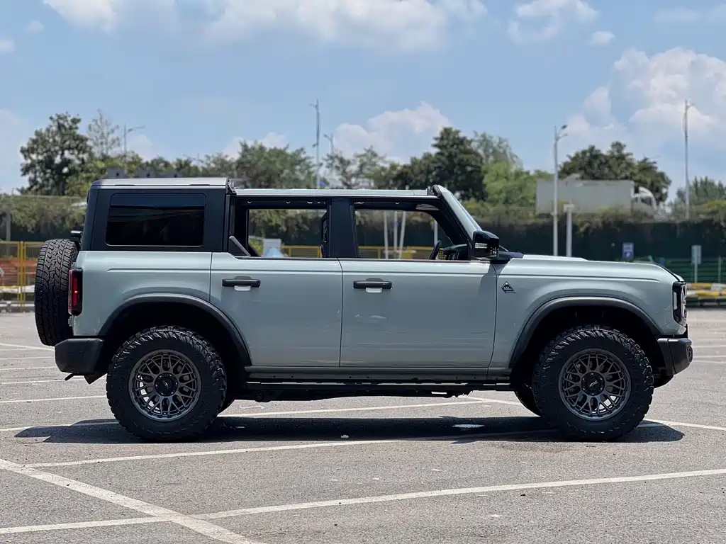 Ford Bronco 2024 2.3T Matte Black