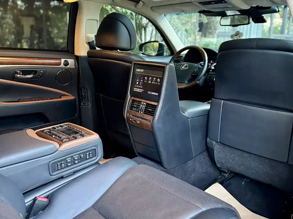 Lexus LS 2014 600hL
