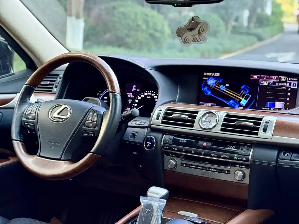 Lexus LS 2014 600hL