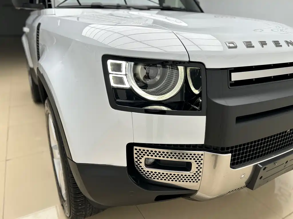 Land Rover Defender 2022 90 2.0T P300 Tiger Heart Edition