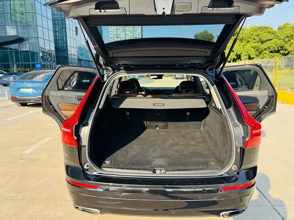 Volvo XC60 2019 T5 AWD Momentum Edition Euro VI
