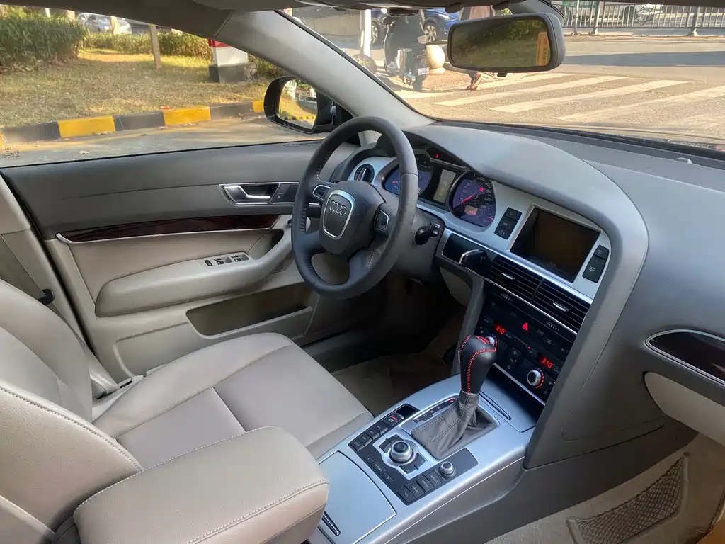 Audi A6L 2010 model 2.0 TFSI automatic standard edition