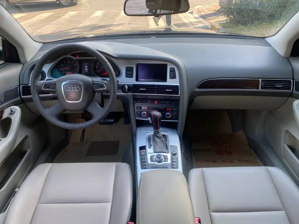 Audi A6L 2010 model 2.0 TFSI automatic standard edition