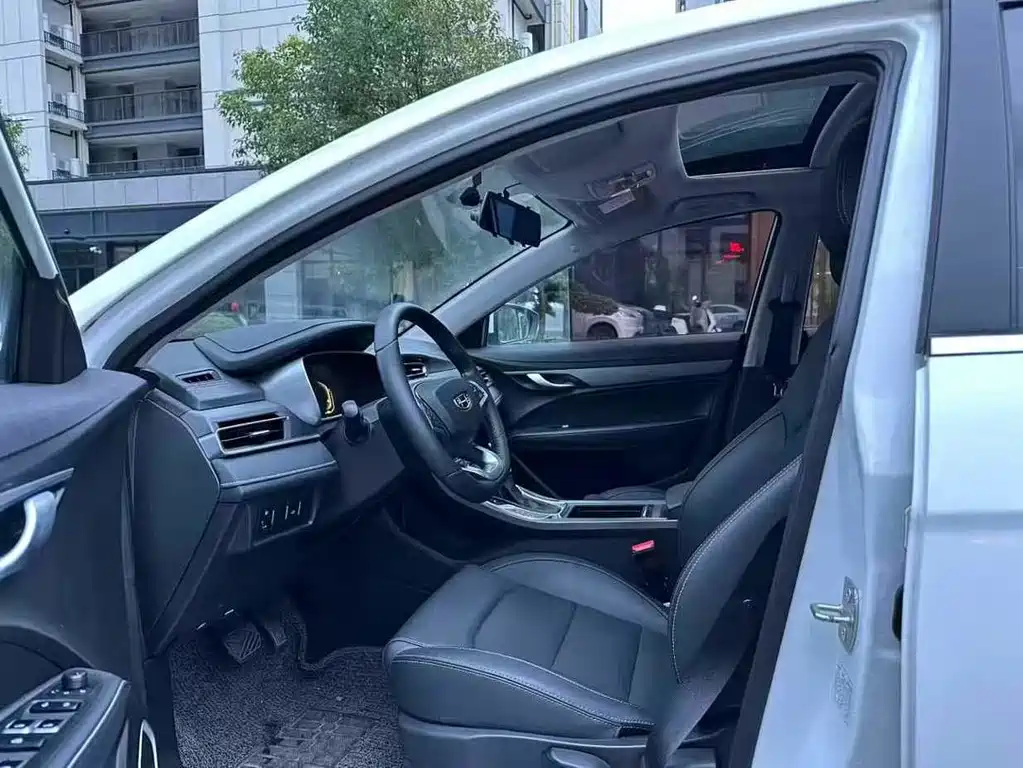 Emgrand UP 2021 1.5L CVT Leading Edition