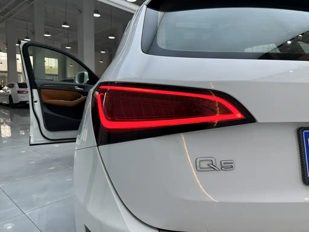 Audi Q5 2013 model 40 TFSI Technology Edition