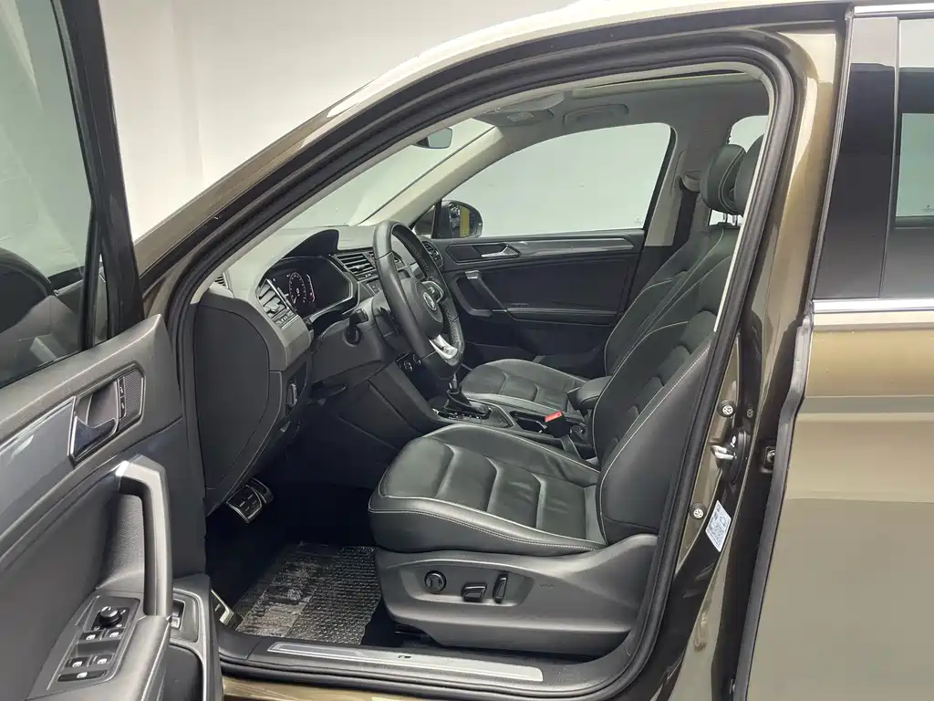 Tiguan L 2020 330 TSI Automatic Two-Wheel Drive R-Line Flagship Edition National VI