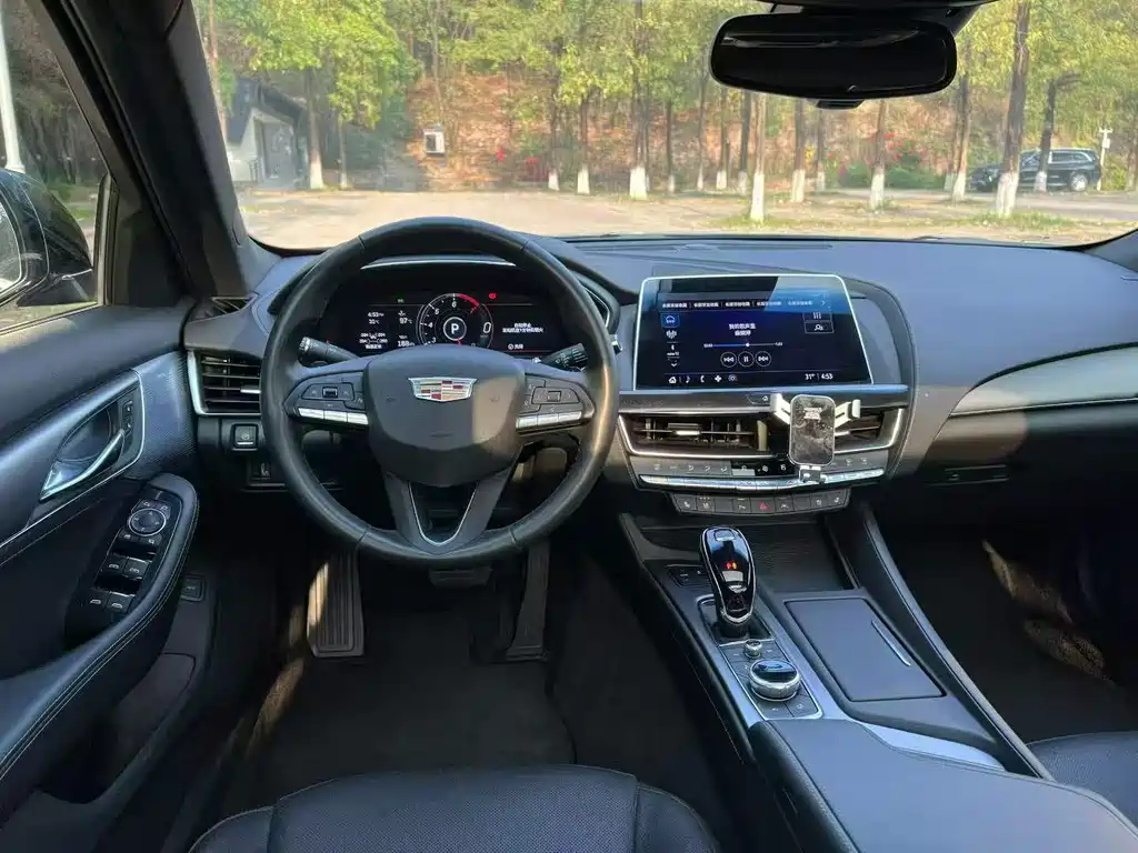 Cadillac CT5 2023 28T Luxury (Standard)
