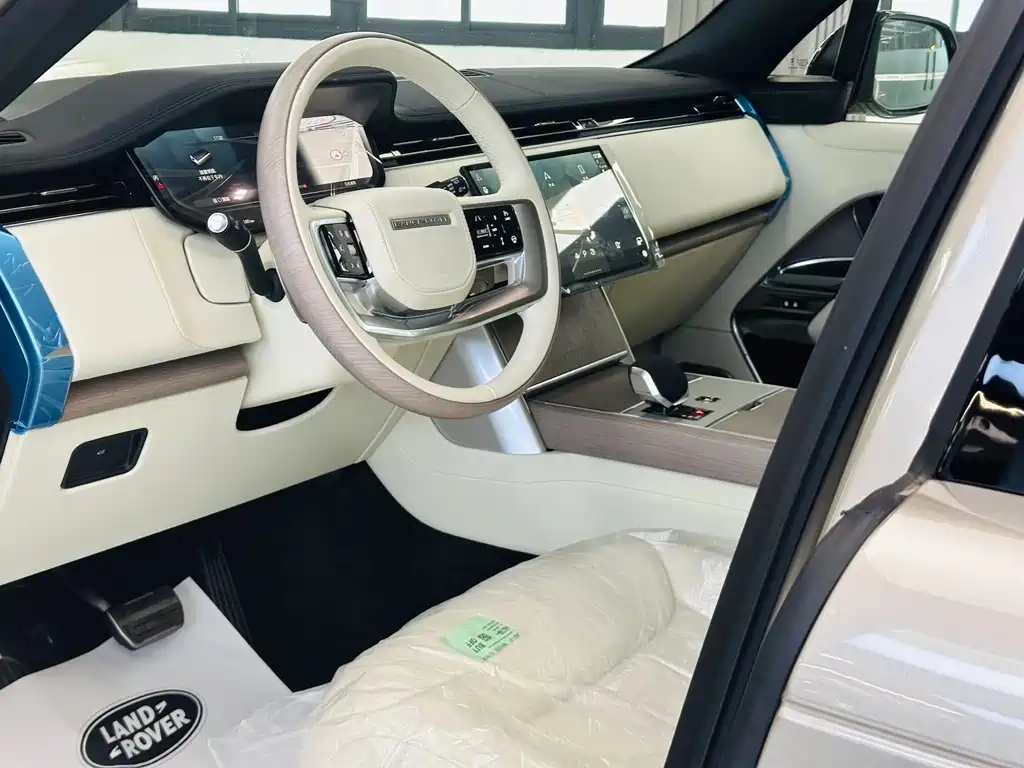 Range Rover 2026 3.0 L6 400PS AB Long Wheelbase Edition