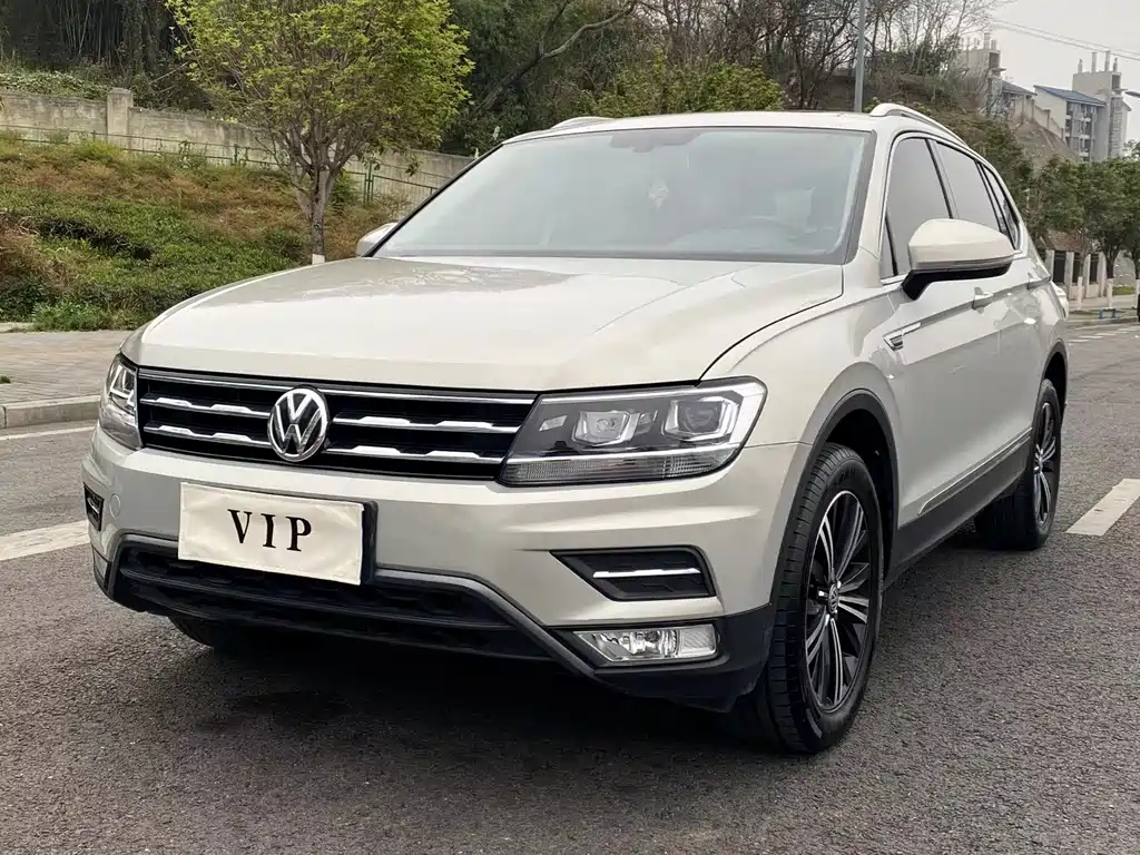 Tiguan L 2019 330 TSI Automatic Two-wheel Drive Panoramic Comfort Edition National VI