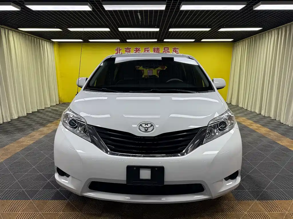SIENNA 2015 3.5L 2WD LE
