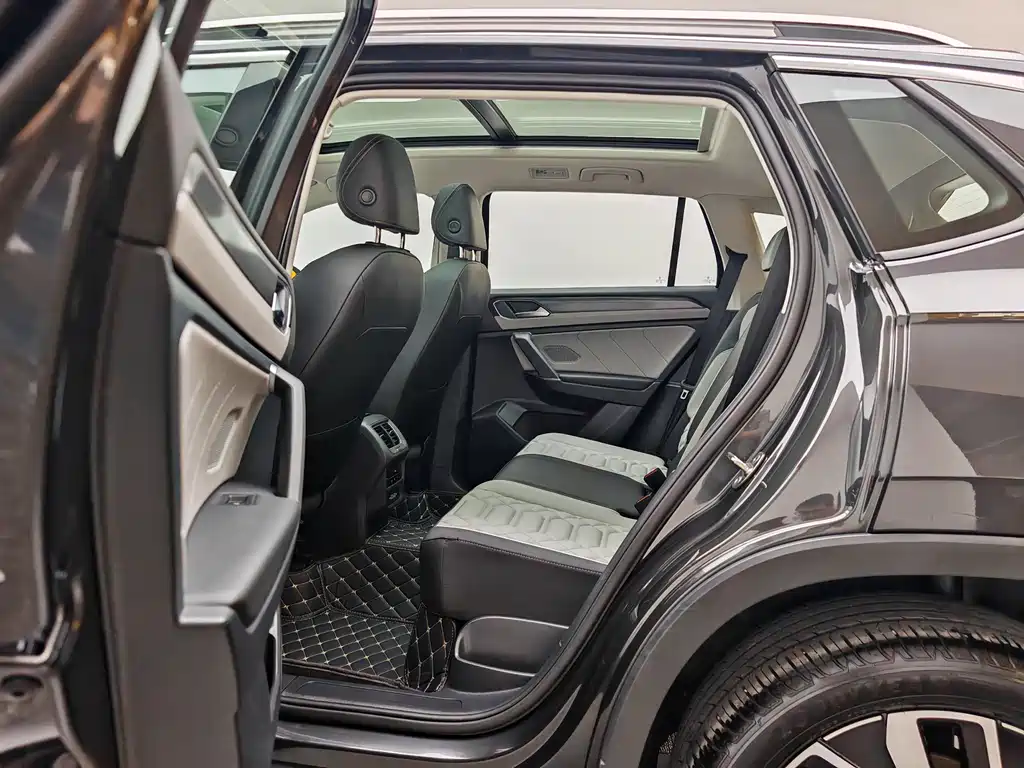Tayron 2026 Edition 3000 Million Selection 300TSI