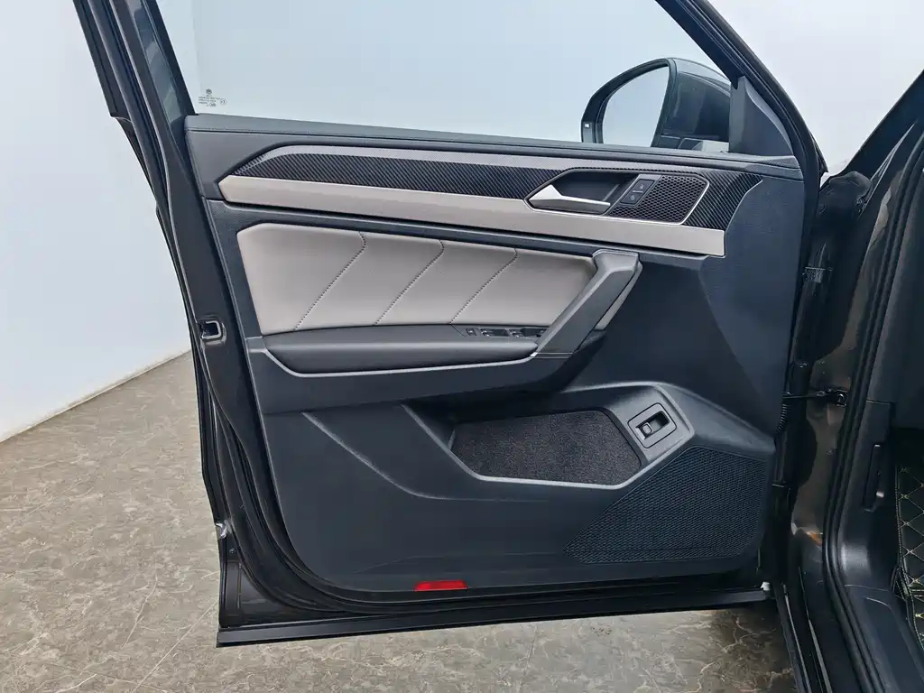 Tayron 2026 Edition 3000 Million Selection 300TSI