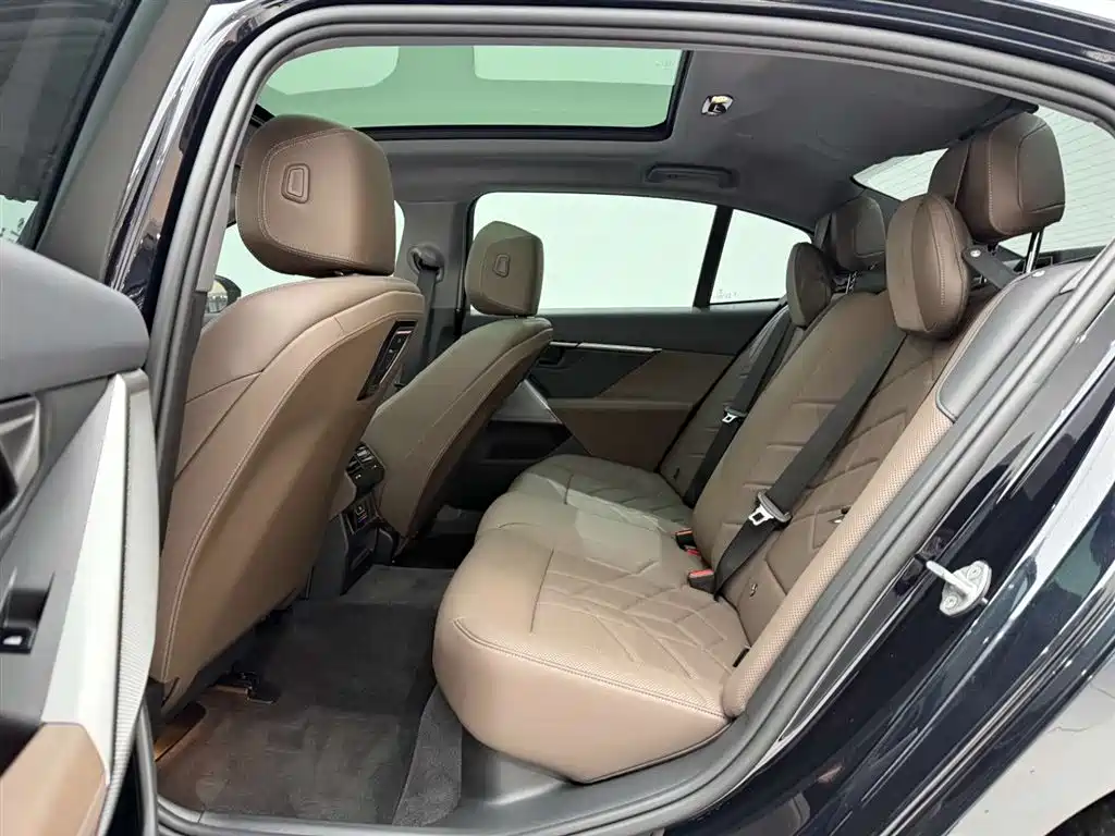 BMW 5 Series 2025 525Li M Sport Package