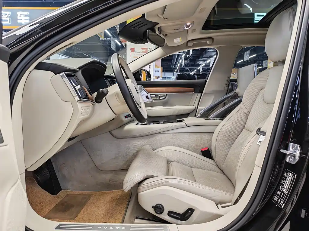 Volvo S90 Plug-in Hybrid 2019 T8 E-AWD Prestige Edition 3-seat National VI