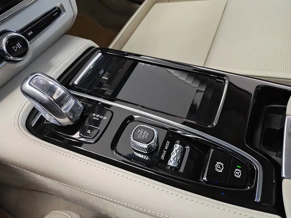 Volvo S90 Plug-in Hybrid 2019 T8 E-AWD Prestige Edition 3-seat National VI