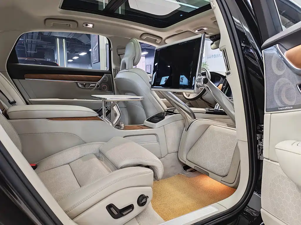 Volvo S90 Plug-in Hybrid 2019 T8 E-AWD Prestige Edition 3-seat National VI