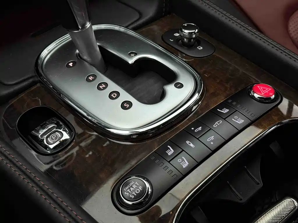 Audi A8 2014 model 4.0T GT V8 S standard edition