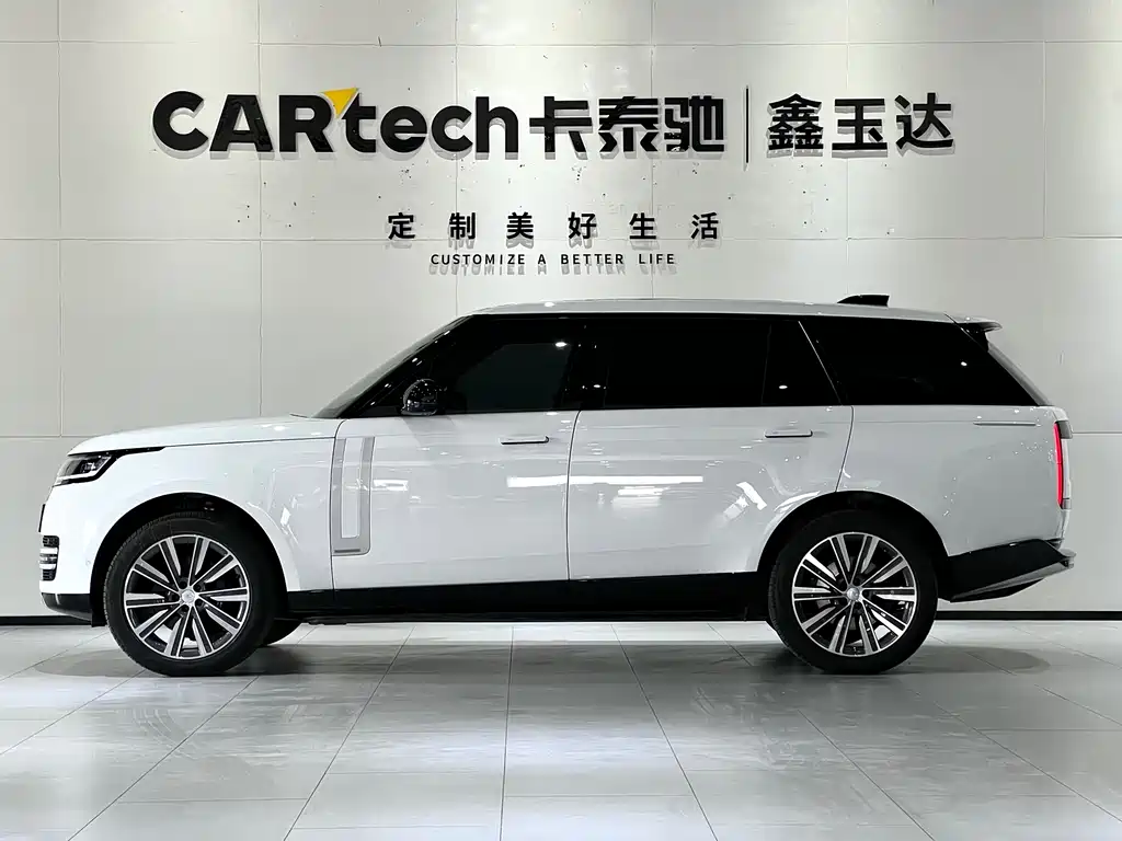 Range Rover 2024 Model 3.0 L6 400PS Classic Extended Edition