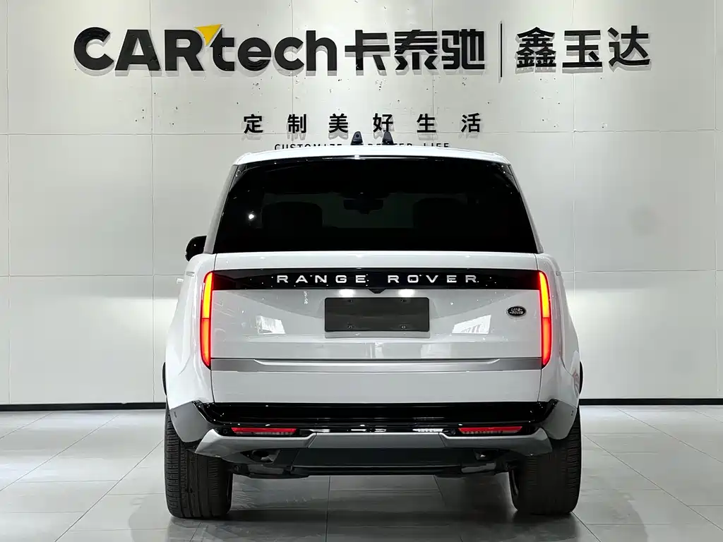 Range Rover 2024 Model 3.0 L6 400PS Classic Extended Edition