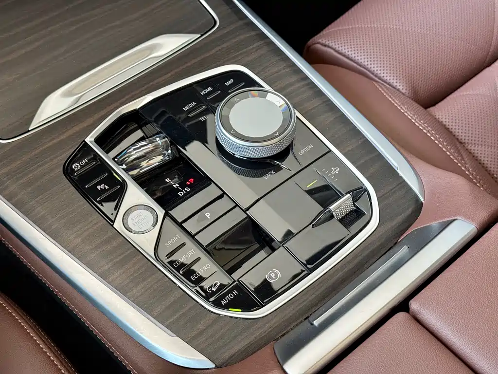 BMW X7 2023 xDrive40i Leading Luxury Package