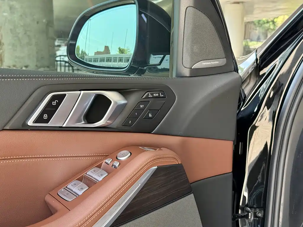 BMW X7 2023 xDrive40i Leading Luxury Package