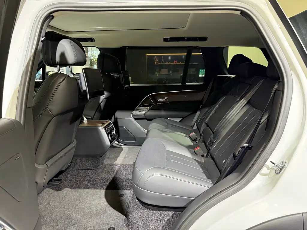 Range Rover 2024 Edition 3.0 L6 400PS Grand Extended Version