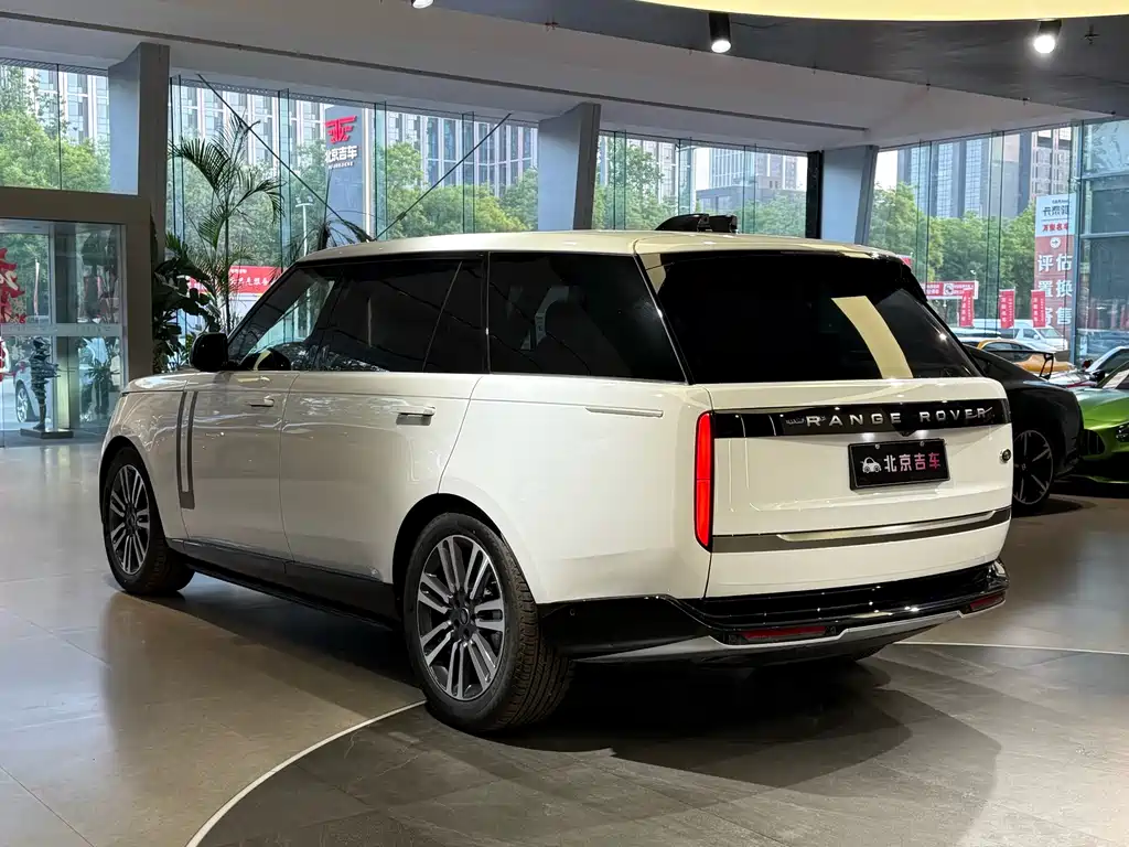 Range Rover 2024 Edition 3.0 L6 400PS Grand Extended Version