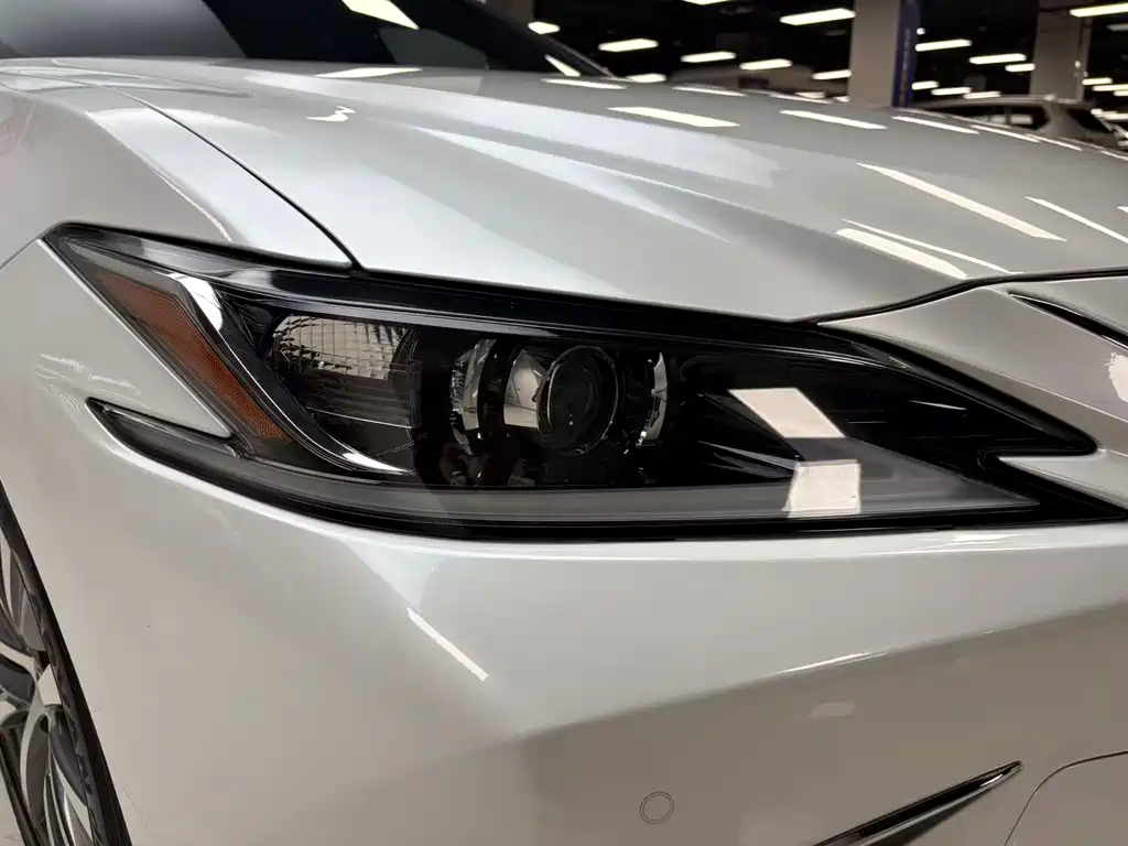 Lexus ES 2020 200 Excellence Edition
