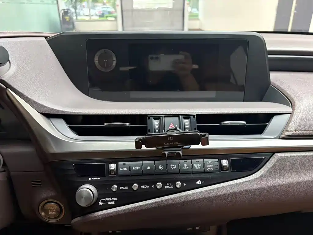 Lexus ES 2020 200 Excellence Edition