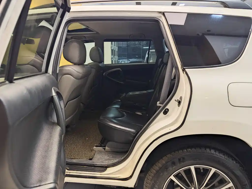 RAV4 2009 Luxury Automatic Edition
