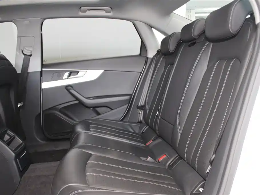 Audi A4L 2024 40 TFSI Fashion Dynamic Edition