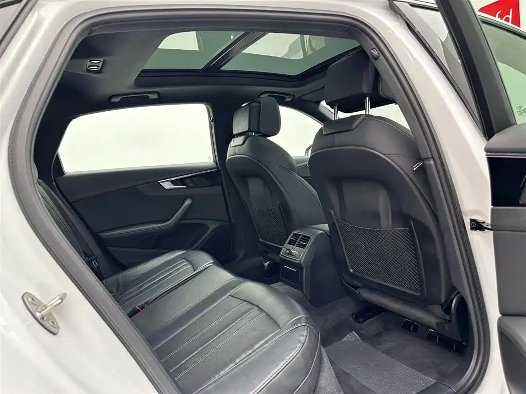 Audi A4L 2023 40 TFSI Luxury Dynamic Edition