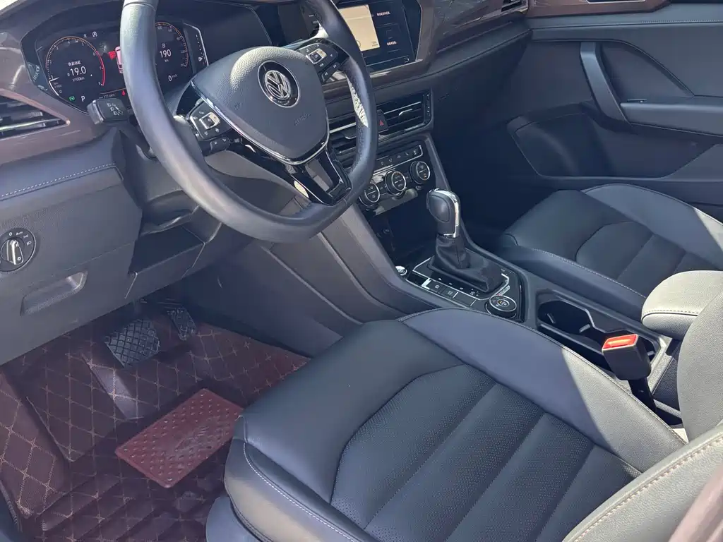Tou岳 2020款 改款 330TSI 4x4 Flagship Edition Euro VI