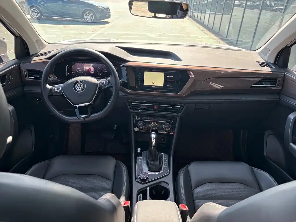 Tou岳 2020款 改款 330TSI 4x4 Flagship Edition Euro VI