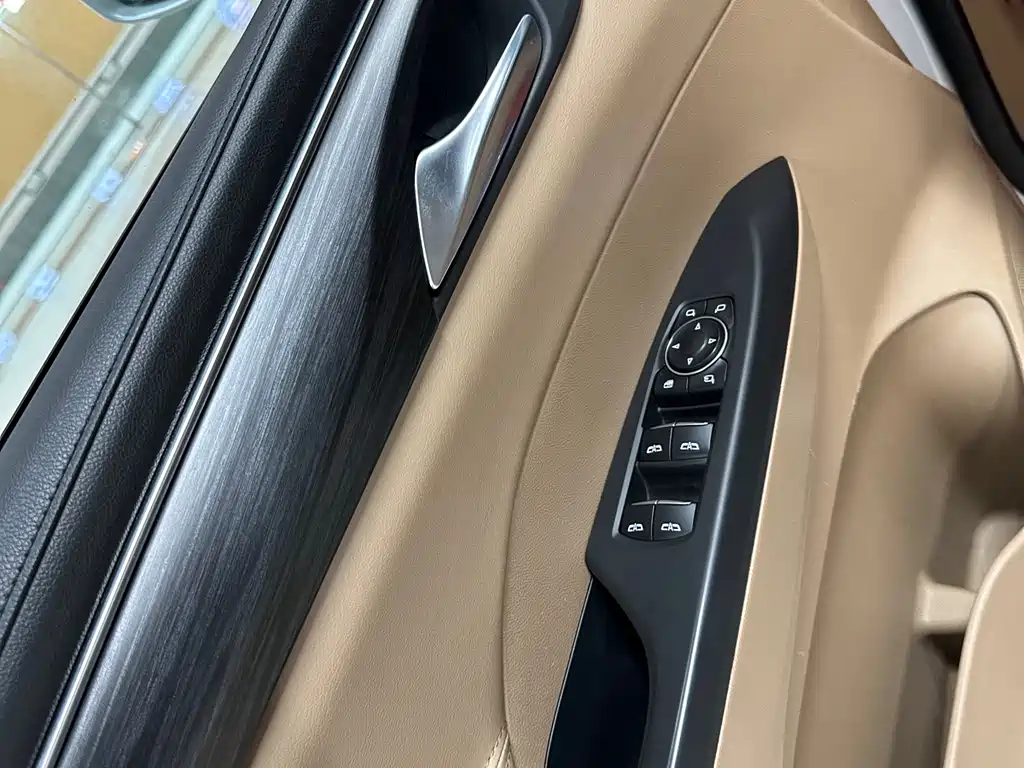 Buick GL8 2021 ES Luxury 653T