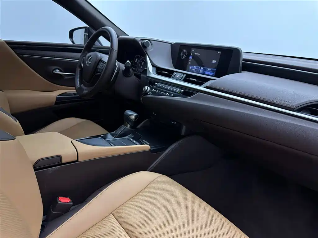 Lexus ES 2020 300h Excellence Edition