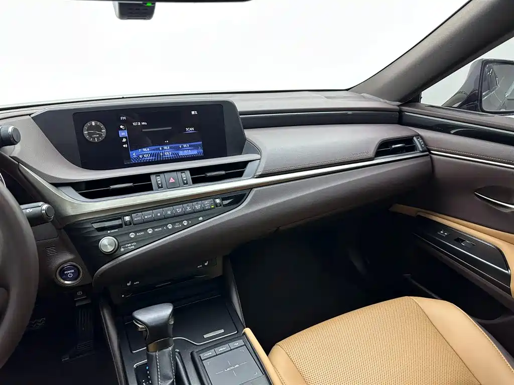 Lexus ES 2020 300h Excellence Edition