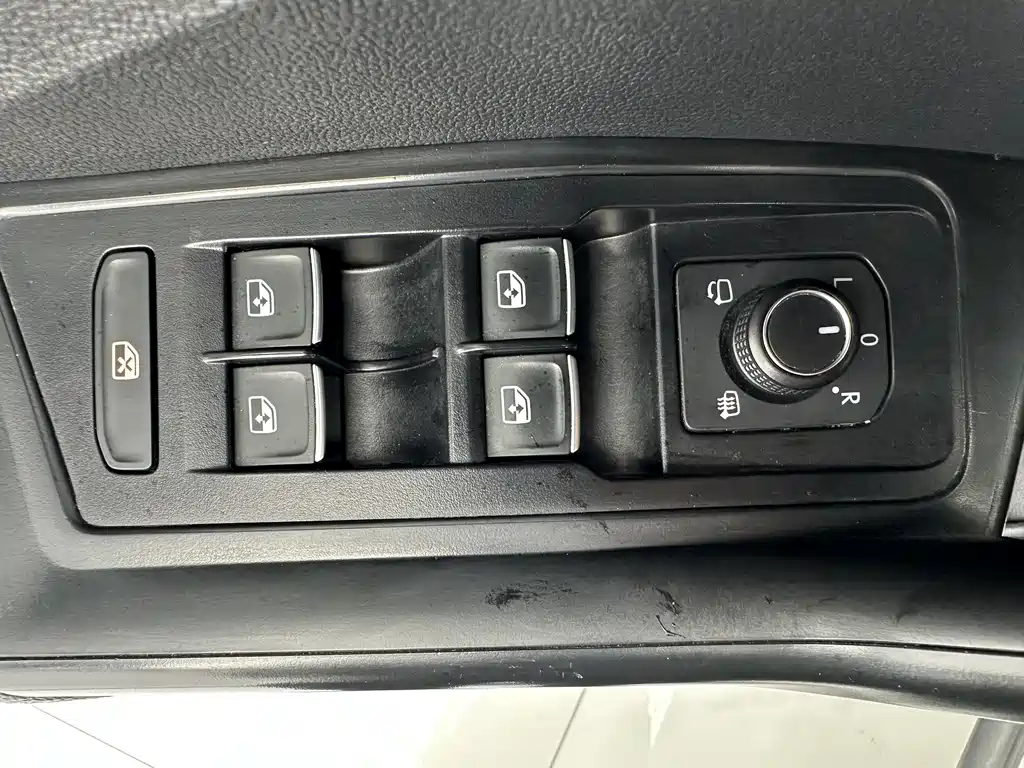 T-ROC 2021款 Facelift 280TSI DSG 4Motion Luxury Connect Edition